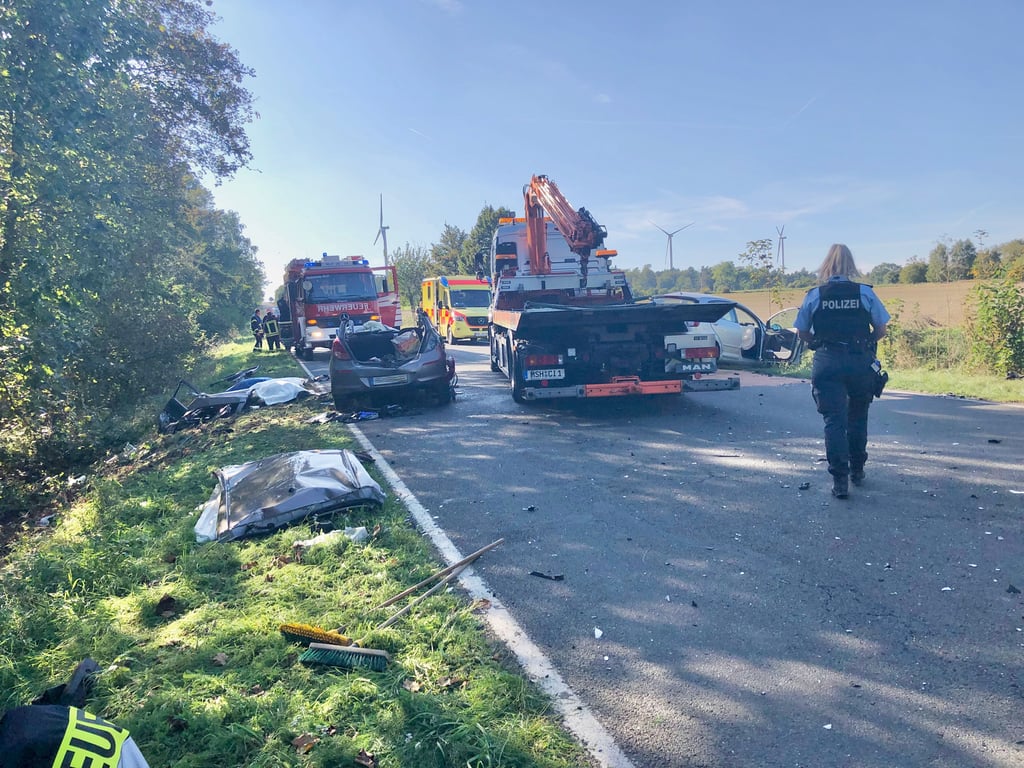 Dieses Foto stammt von einem der schwersten Unfälle des vergangenen Jahres. Auf der L 151 zwischen Wimmelburg und Blankenheim verloren Ende September bei einer Karambolage, an der drei Autos beteiligt waren, drei Menschen ihr Leben.