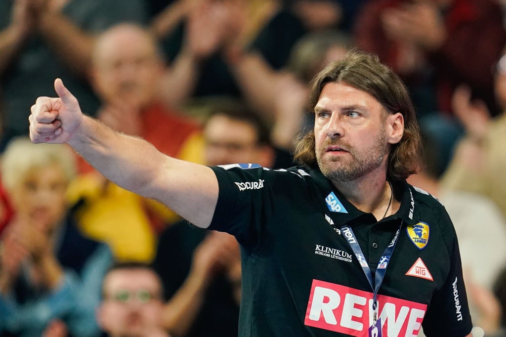 Sebastian Hinze, Trainer der Rhein-Neckar Löwen, gestikuliert.