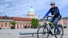Polizeioberkommissar Marco Stein kontrolliert als Fahrradstreife das Verhalten von Radfahrern im Straßenverkehr.