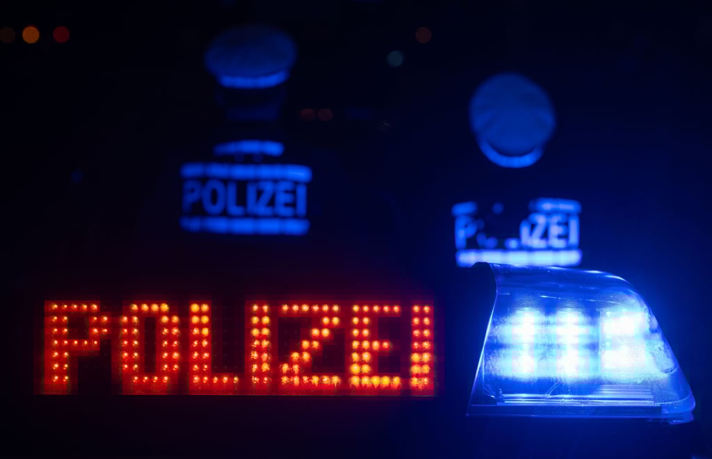 Auf der A 38 war es am Freitagabend zu einem Unfall gekommen. Für die Bergungsarbeiten musste die Autobahn voll gesperrt werden (Symbolbild).