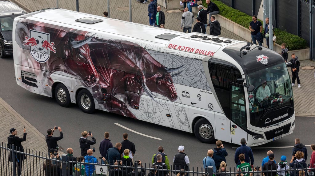 Der Mannschaftsbus von RB Leipzig.