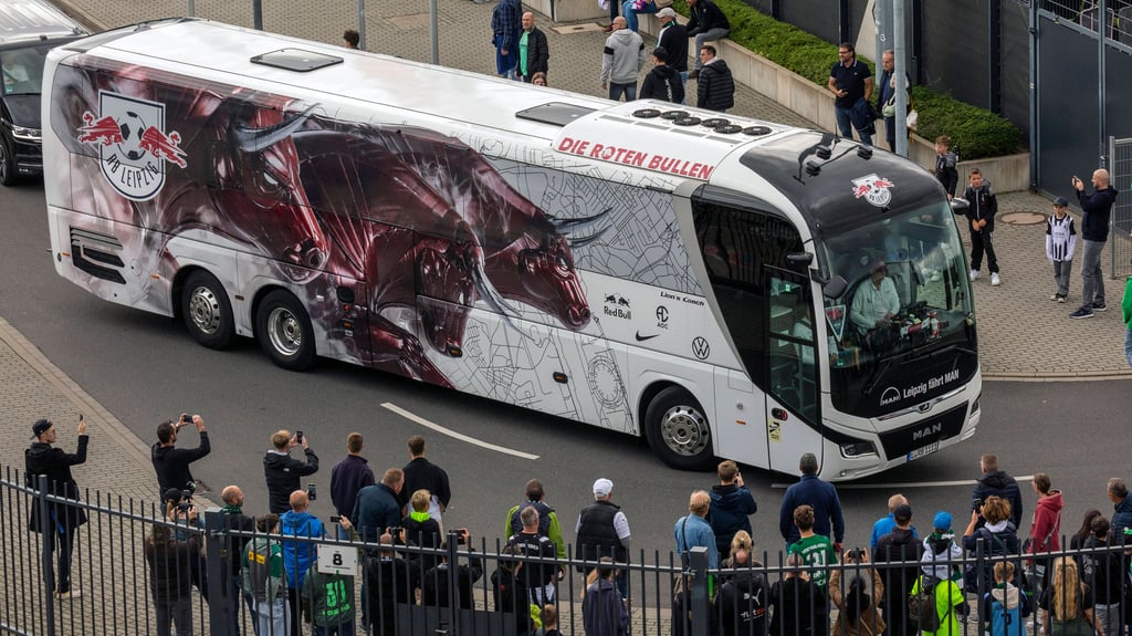 Der Mannschaftsbus von RB Leipzig.