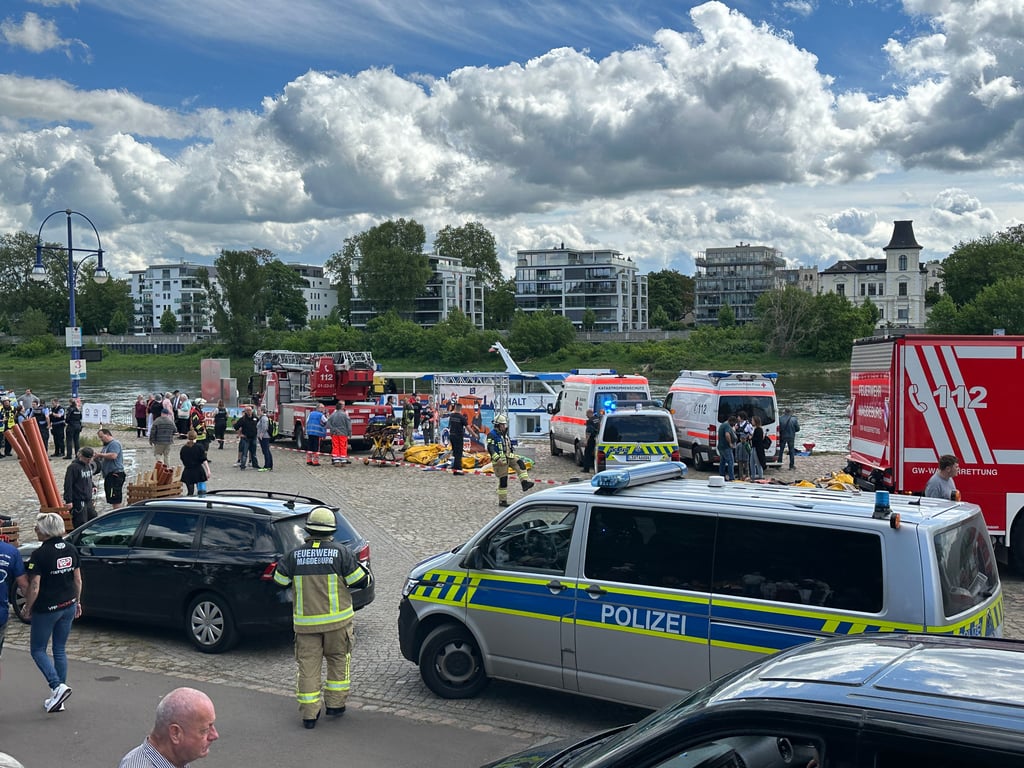 Zahlreiche Rettungskäfte waren im Einsatz.