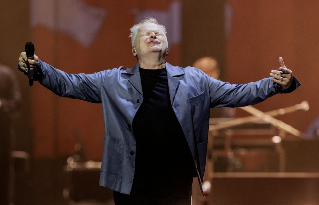 Der Musiker Herbert Grönemeyer steht beim Tourauftakt der Tour "Herbert Grönemeyer - Live 2023" auf der Bühne der Wunderino-Arena.