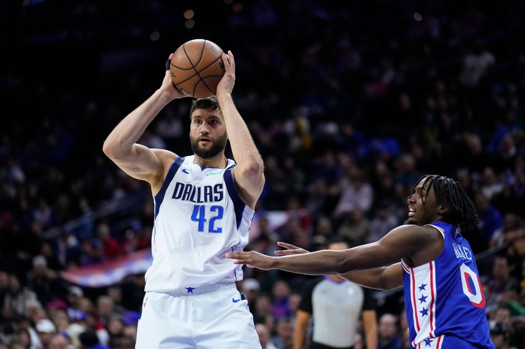 Maxi Kleber von den Dallas Mavericks hat sich an der Schulter verletzt.