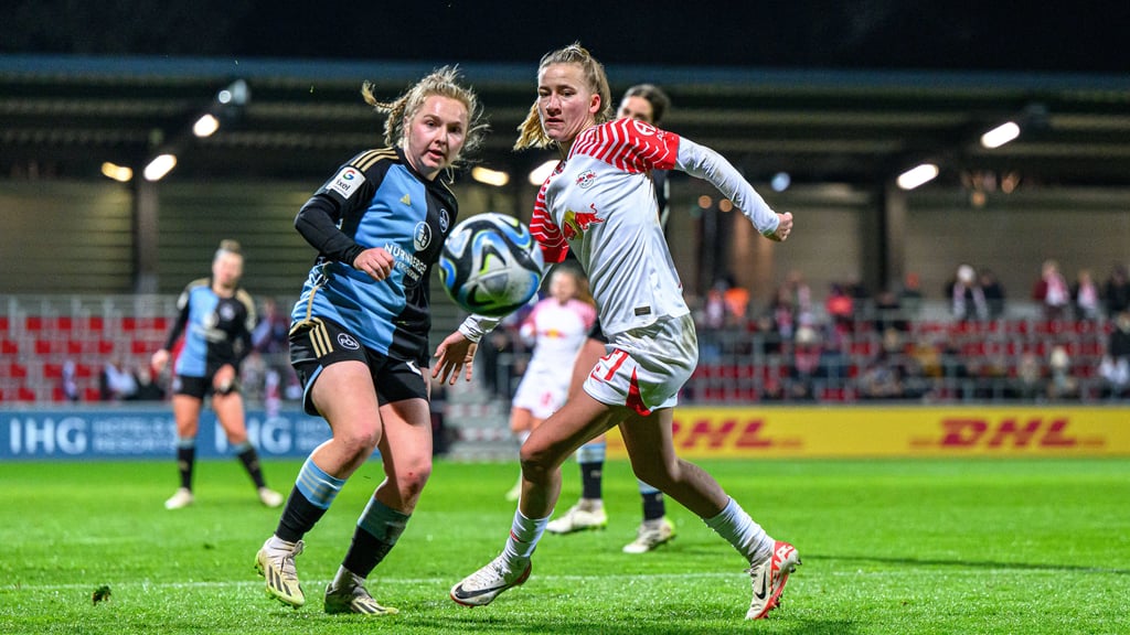 Leipzigs Marlene Müller (r.) im Duell mit Madeleine Steck im Hinspiel gegen Nürnberg.