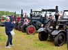 Die alten Traktoren vom Typ Lanz Bulldog wurden neugierig begutachtet und zahlreich fotografiert.
