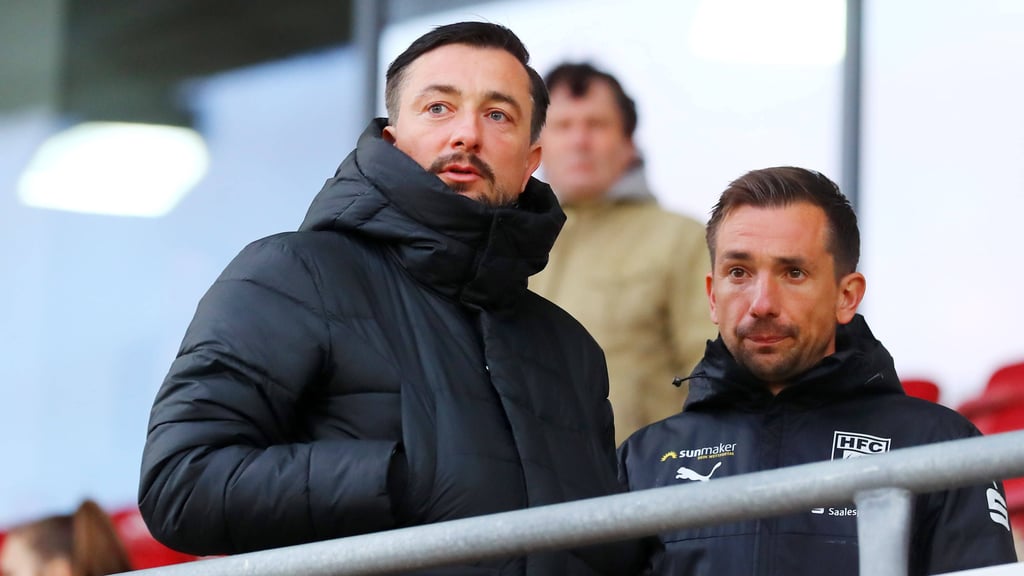 Daniel Meyer (l.), hier mit seinem Bruder, Ex-HFC-Trainer André Meyer, wird ab sofort neuer Sportchef bei den Rot-Weißen.