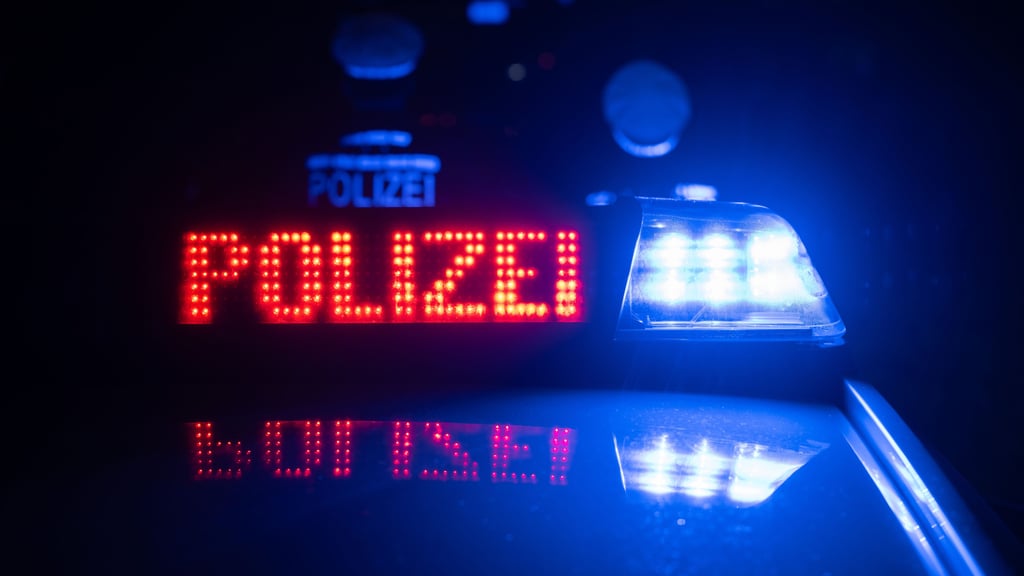 In Gera in Thüringen ist in der Nacht zu Sonntag ein Mensch auf offener Straße angeschossen worden.