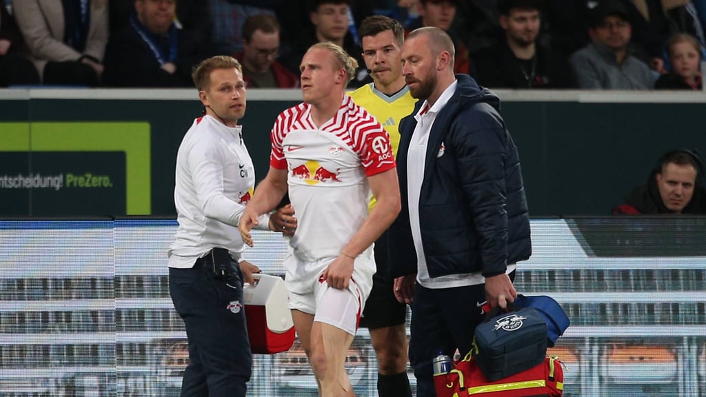 Schlager konnte nach seinem Kreuzbandriss selbstständig den Rasen verlassen.