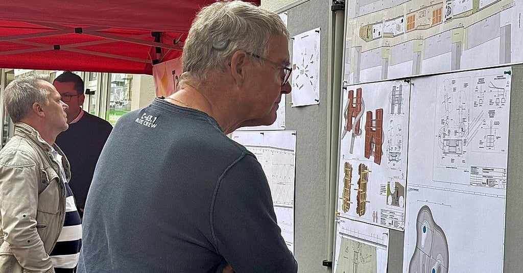 Zum Tag der Städtebauförderung gab es neben der Baustelle auf dem Breiten Weg einen Infostand zu dem, was hier passieren soll.