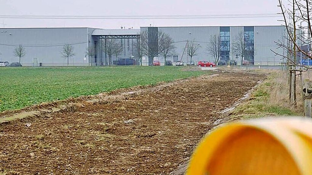 Im Industriegebiet Brehna II wird eine Gasleitung verlegt.