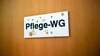 Das Schild "Pflege-WG" hängt an einer Tür im Integrativen Betreuungszentrum der Diakonie in Rostock (Mecklenburg-Vorpommern), aufgenommen am 18.02.2015.