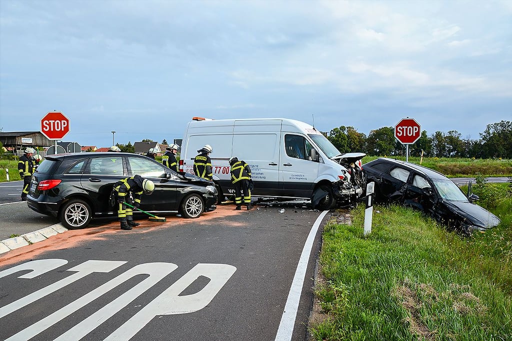 Immer wieder kracht es auf der Kreuzung der Landesstraße 50 bei Schleibnitz und die Feuerwehr aus Wanzleben muss zur Hilfeleistung ausrücken.