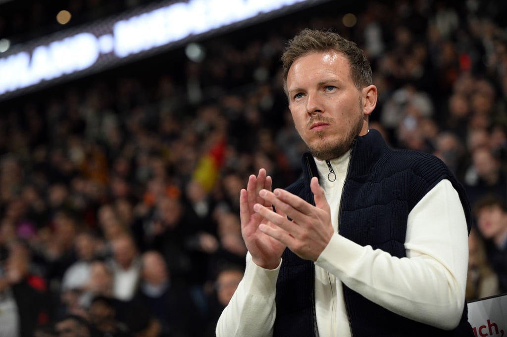 Deutschlands Bundestrainer Julian Nagelsmann vor einem Spiel im Stadion.
