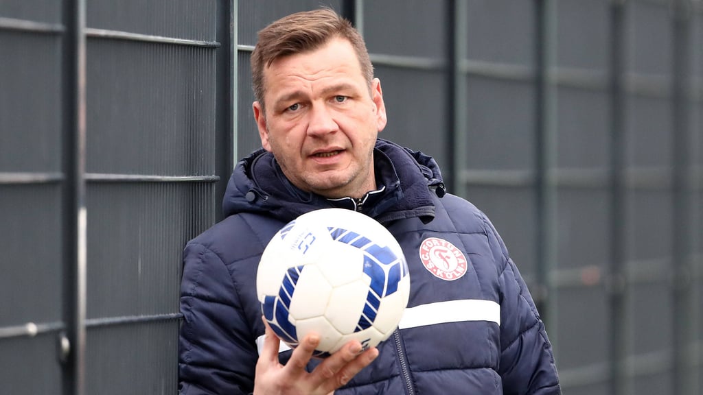 Der langjährige Bundesliga-Torwart Georg Koch ist laut seiner Aussagen in einem Interview unheilbar an Krebs erkrankt.