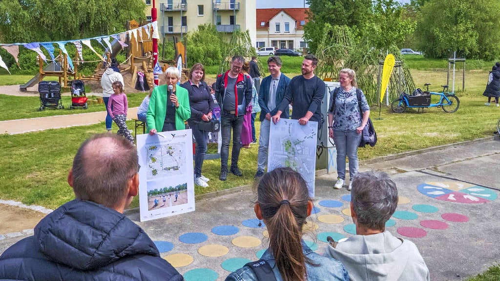 Bürgermeisterin Jacqueline Lohde hat den neuen Nachbarschaftspark im Quartier Am Leipziger Tor  am Samstag offiziell eröffnet.