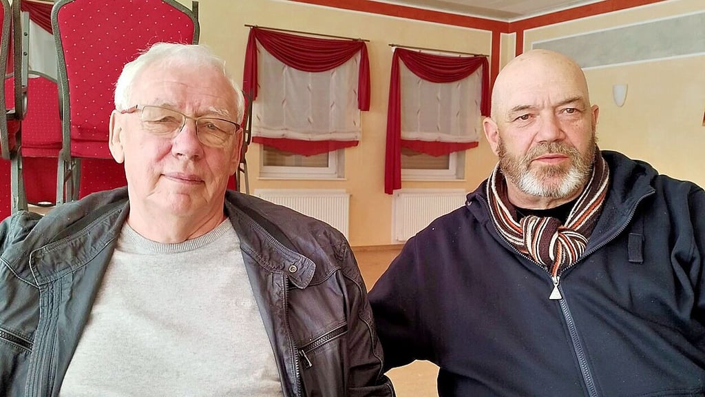 Herbert Schulze (72, links) und Wilfried Bettzieche (67) scheiden  nach 34 Jahren als Ortsbürgermeister aus ihren Ämtern aus.
