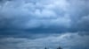Dunkle Wolken ziehen über die Neustadt.