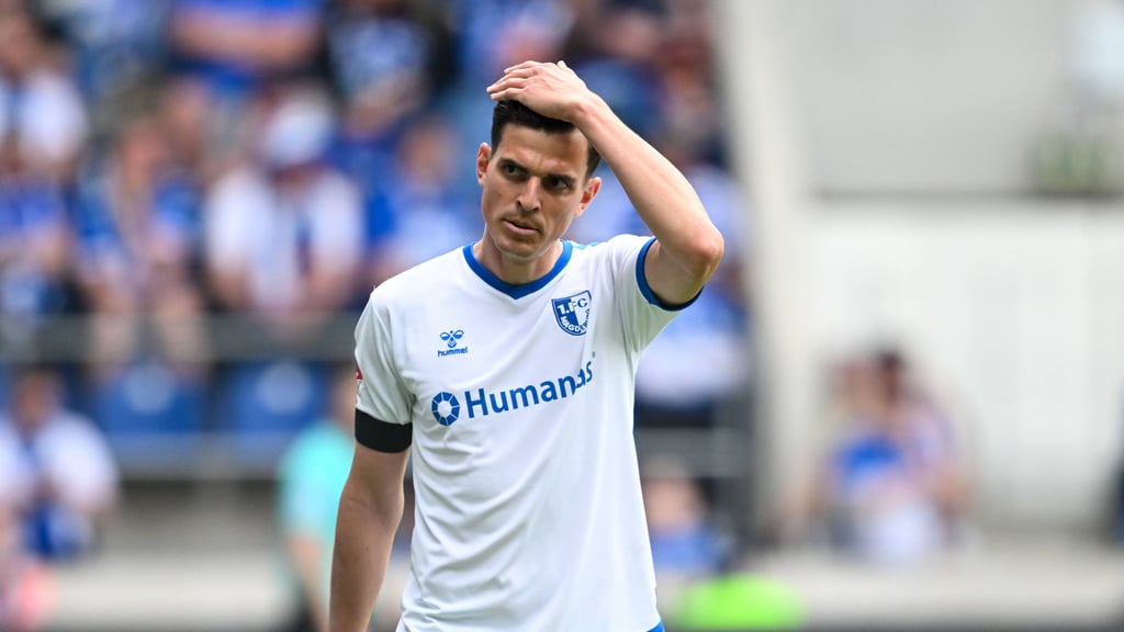 Tobias Müller vom 1. FC Magdeburg. Er und seine Kollegen sahen im Spiel gegen den 1. FC Kaiserslautern oft nicht gut aus und verloren 1:4.