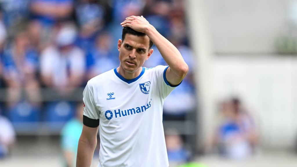 Tobias Müller vom 1. FC Magdeburg. Er und seine Kollegen sahen im Spiel gegen den 1. FC Kaiserslautern oft nicht gut aus und verloren 1:4.