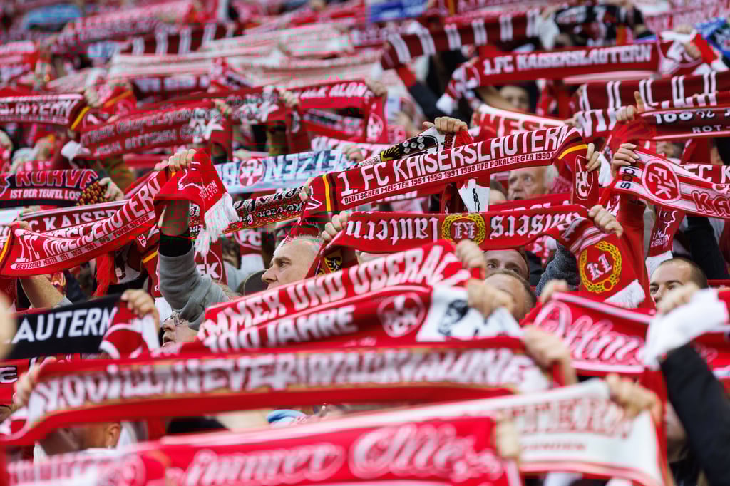 Beim Heimspiel des 1. FC Kaiserslautern gegen den 1. FC Magdeburg könnte es einen Fall von K.o.-Tropfen gegeben haben. Die Polizei ermittelt.