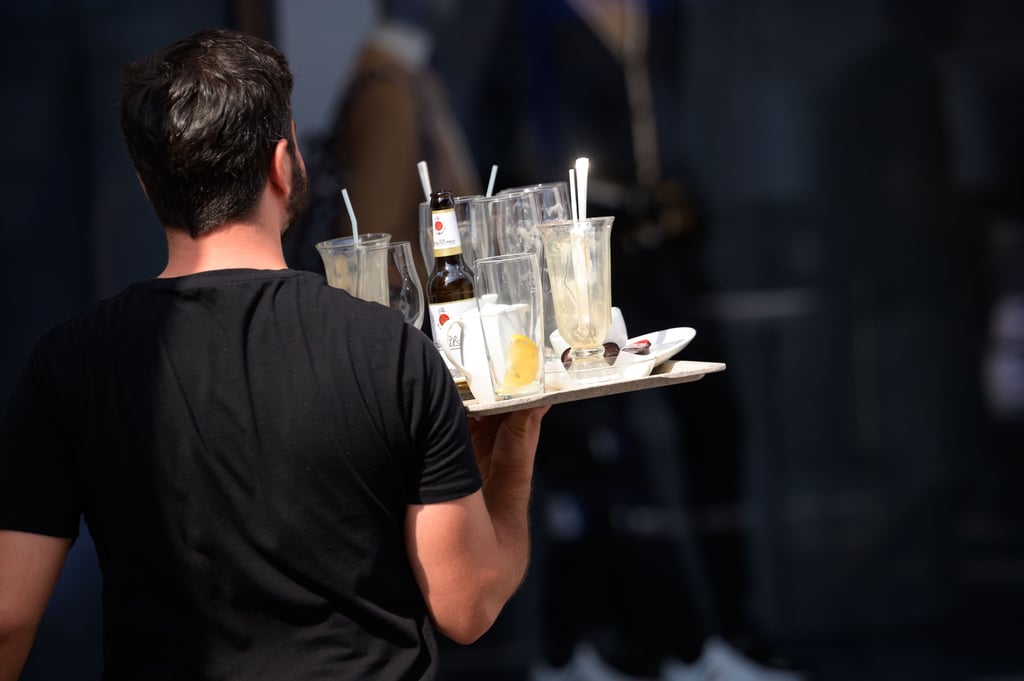 Arbeitnehmer in der Gastronomie haben in Sachsen-Anhalt mehr Geld auf dem Konto. Der Grund dafür ist der Fachkräftemangel, der dazu zwingt das Gehalt anzupassen.