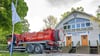 Der Laster transportiert das Abwasser vom Vereinsheim der Junkers Paddelgemeinschaft in Dessau zur nächstgelegenen Kläranlage.