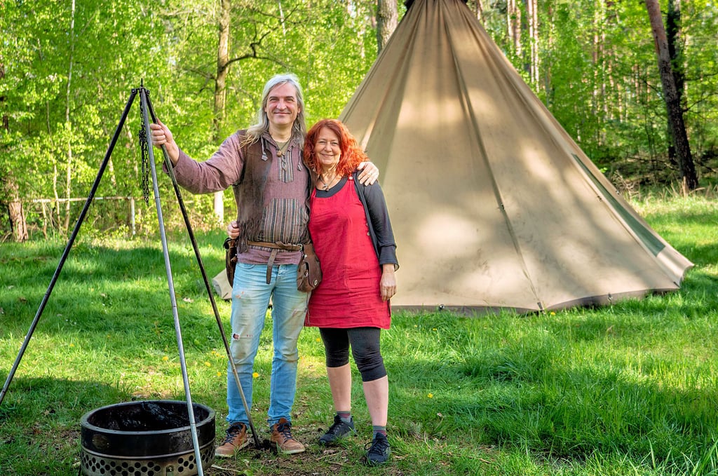 Enrico Rößler und Carina Wollner bieten Tipis zum Verleih an. Kürzlich haben sie in Gommern ihre Geschäftsräume eröffnet.