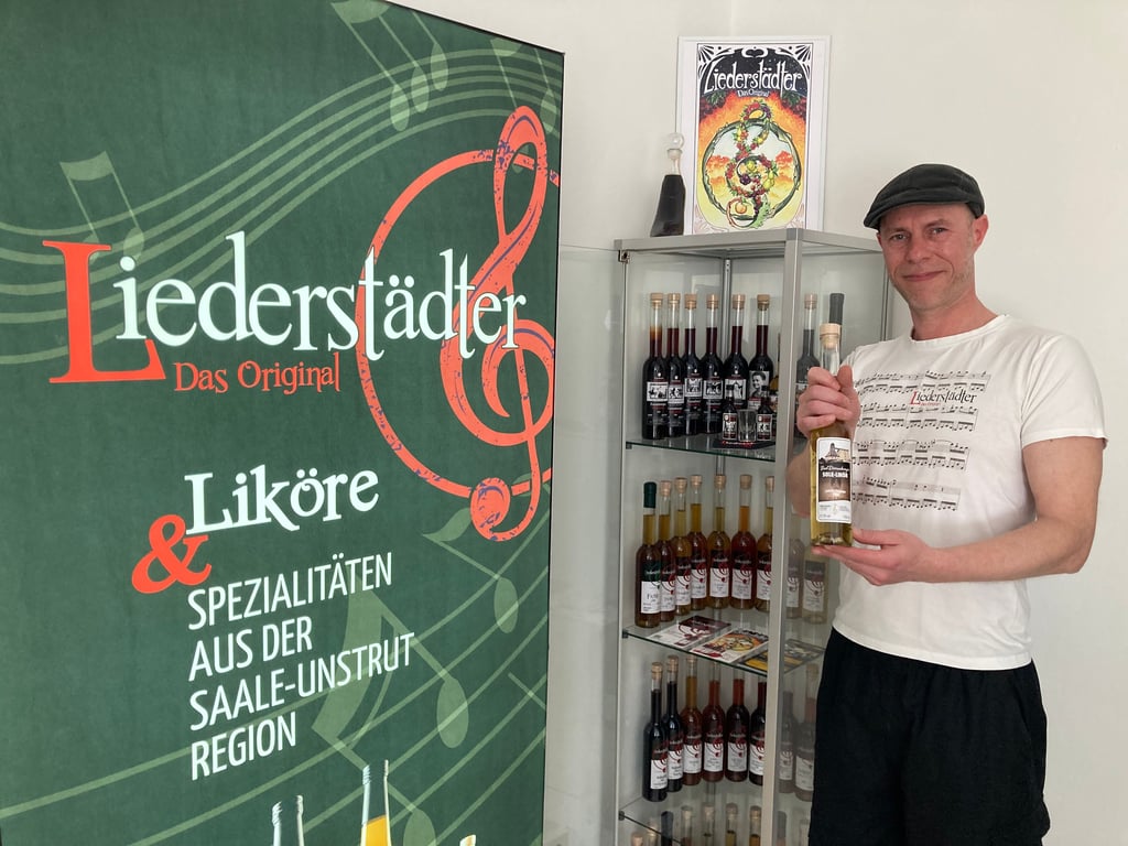 Christian Hodel ist für seine Liköre unter dem Namen „Liederstädter - Das Original“ in der Region bekannt.