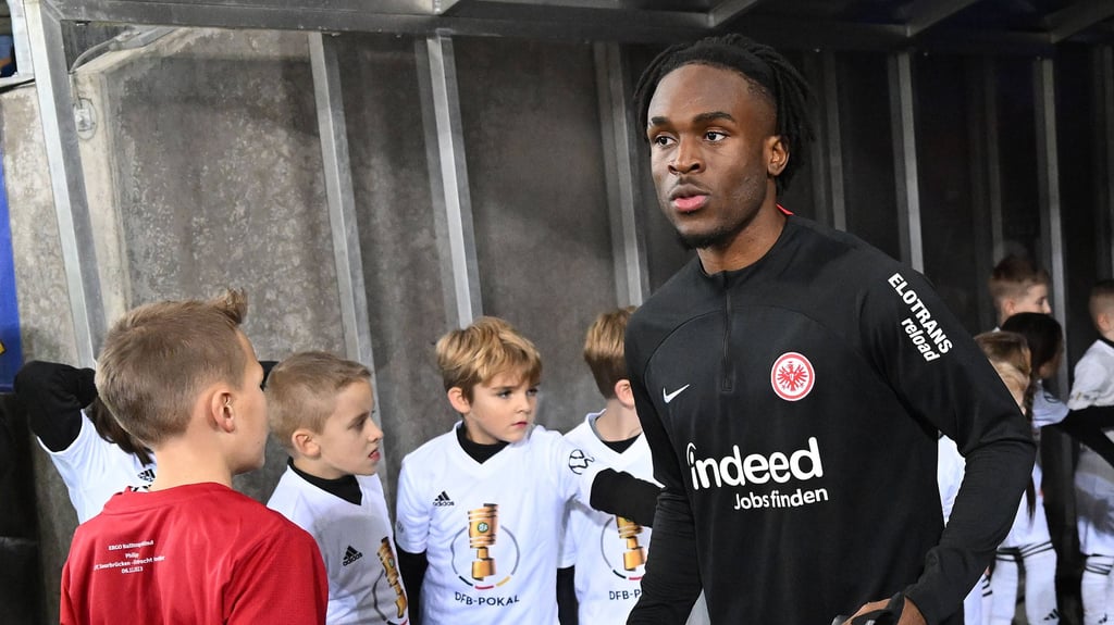 Noel Futkeu stürmt für Eintracht Frankfurt, könnte aber im Sommer als Leihspieler zum 1. FC Magdeburg wechseln.