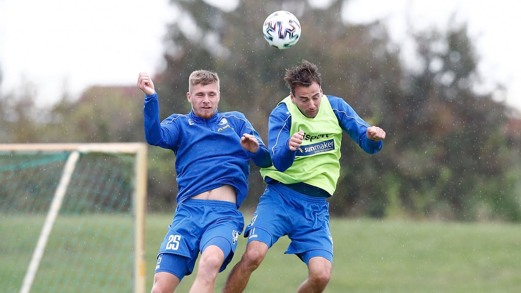 Philipp Harant (l.) und Christian Beck (r.), hier 2020 gemeinsam im Training des 1. FC Magdeburg, spielen künftig gemeinsam in der Oberliga für den FSV Schöningen.