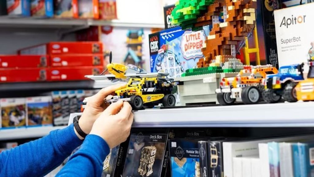 Vier Spielzeug-Diebinnen werden von der Polizei in Halle gesucht.