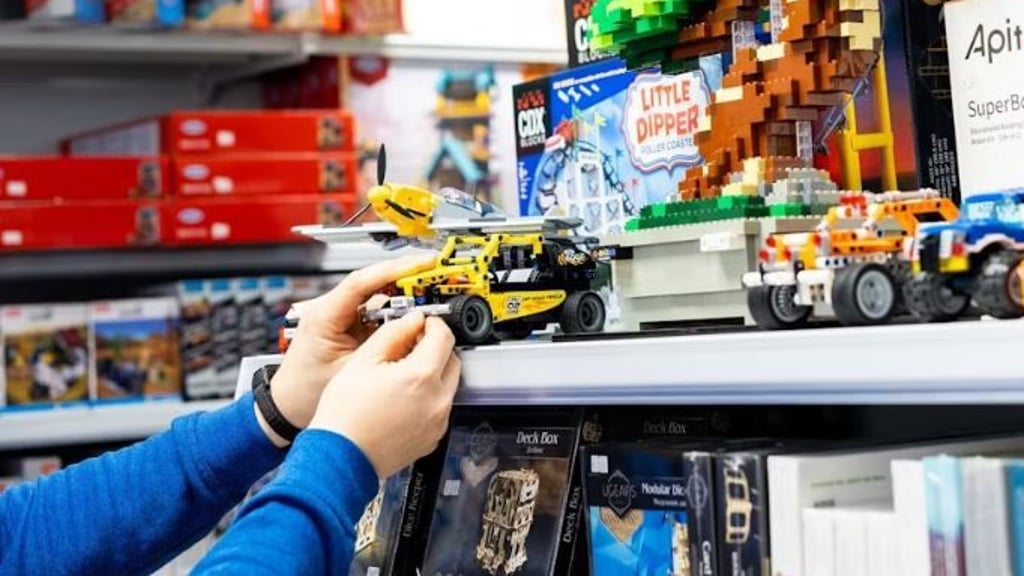 Vier Spielzeug-Diebinnen werden von der Polizei in Halle gesucht.