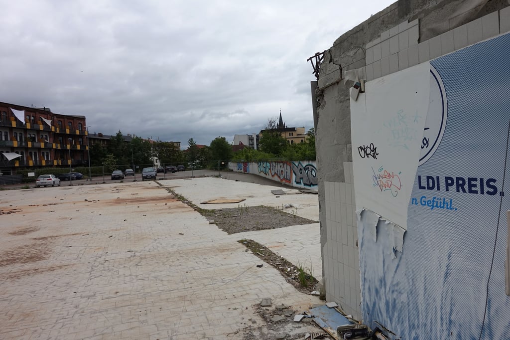 Magdeburg Buckau: Blick auf die Überreste der einstigen Filiale von Aldi Nord.