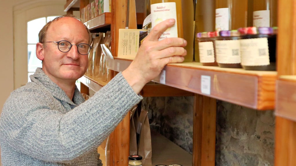 René Braune hat seinen Regionalhofladen in Ebendorf eröffnet. Damit haben die Einwohner ihren Lotto-Laden und ihre Post wieder zurück.