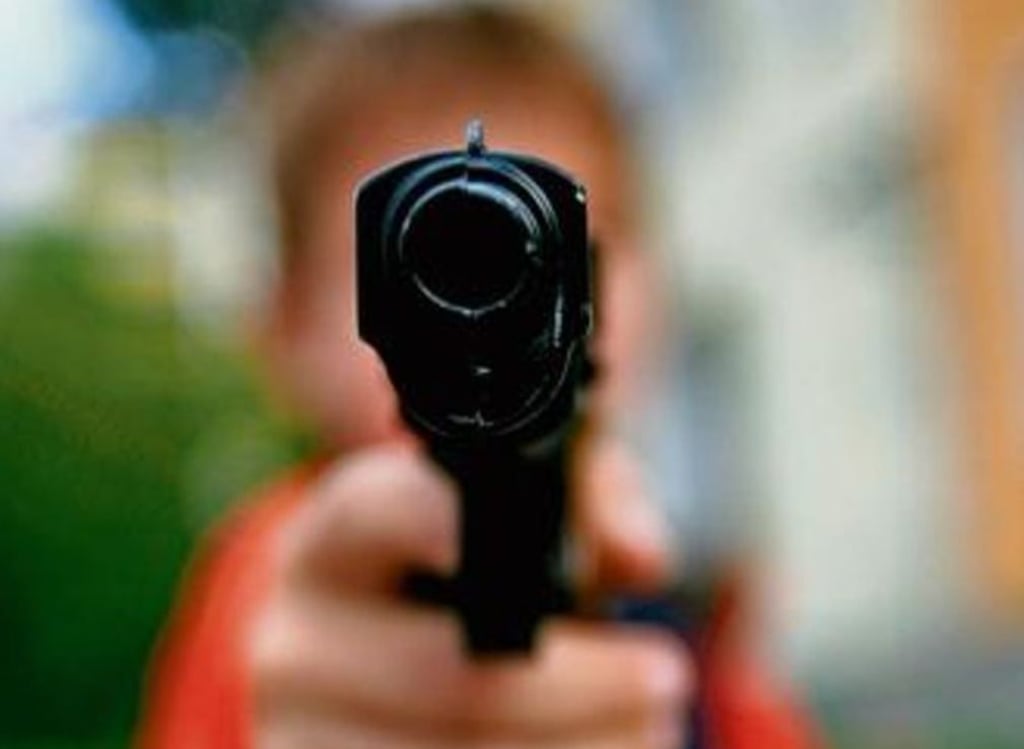 Beim Edeka-Markt in der Kattowitzer Straße in Halle ist ein Mann mit einer Schusswaffe verletzt worden.