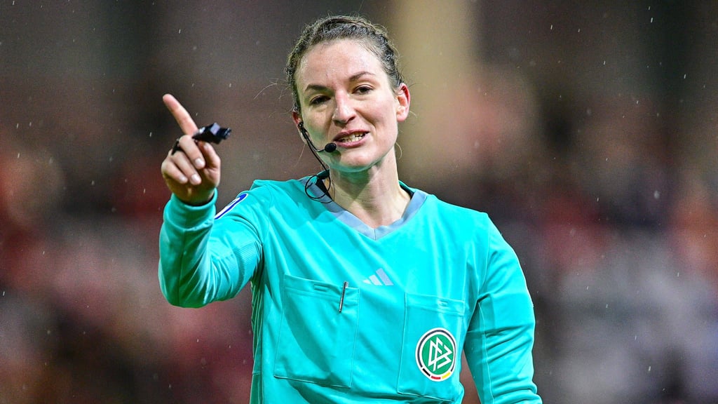 Miriam Schwermer pfeift am Donnerstag das DFB-Pokalfinale der Frauen.