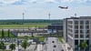 Ein Flugzeug startet vom Hauptstadtflughafen Berlin Brandenburg BER.