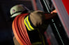 Einsastzkräfte mehrerer Feuerwehren sind im Oschersleber Ortsteil Schermcke zu einem Brand in einem Einfamilienhaus alarmiert worden.  