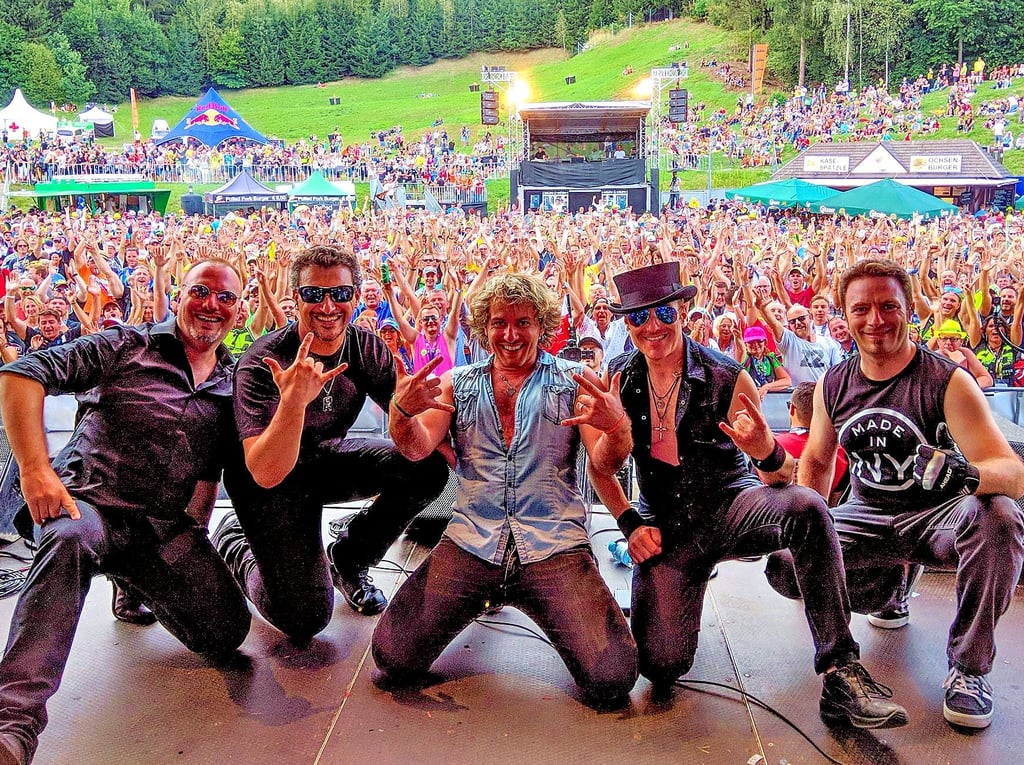 Unter anderem die Bon Jovi-Coverband "New Jersey" wird beim Brunnenfest in Schönebeck auftreten. Doch das umfangreiche Programm hat noch viel mehr zu bieten.