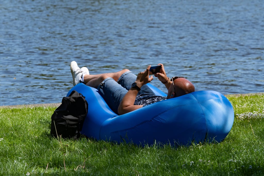 Am Smartphone daddeln oder was Schönes erleben: Ist alles möglich am Herrentag - oder zu Himmelfahrt.