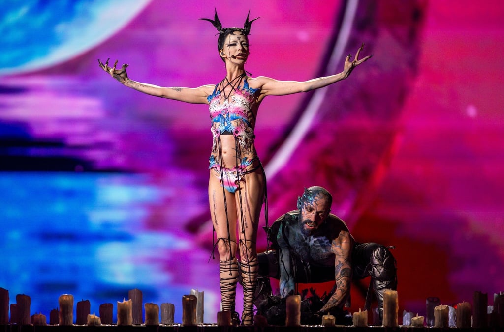 Bambie Thug aus Irland beim ersten Halbfinale des Eurovision Song Contest (ESC) 2024 in der Malmö Arena.