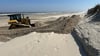 Norderney und andere Ostfriesische Inseln füllen nach der Sturmflutsaison ihre Strände mit Sand auf.