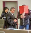 Der Angeklagte wird zum Prozessauftakt am Mittwoch in Dessau aus der U-Haft vorgeführt. 