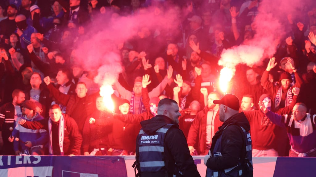 Immer wieder kommt es auch beim 1. FC Magdeburg zu Pyro-Vorfällen. Das kostet den Verein viel Geld.
