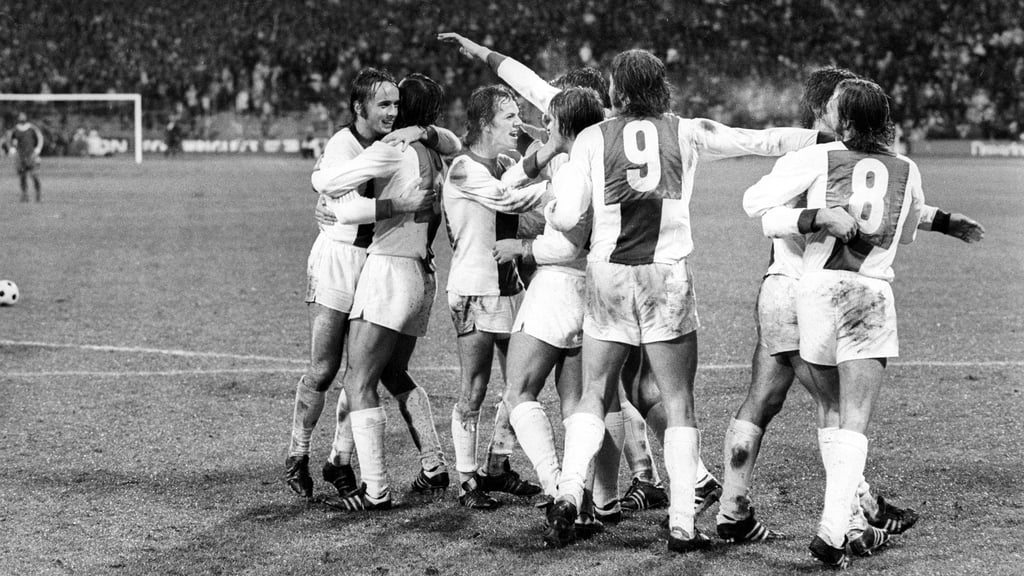 Der Supercup zwischen 1. FC Magdeburg und FC Bayern München fiel 1974 zwar aus, dafür trafen beide Mannschaften aber in der Folgesaison im Europapokal der Landesmeister aufeinander. Hier jubelt der FCM über ein Tor in München.