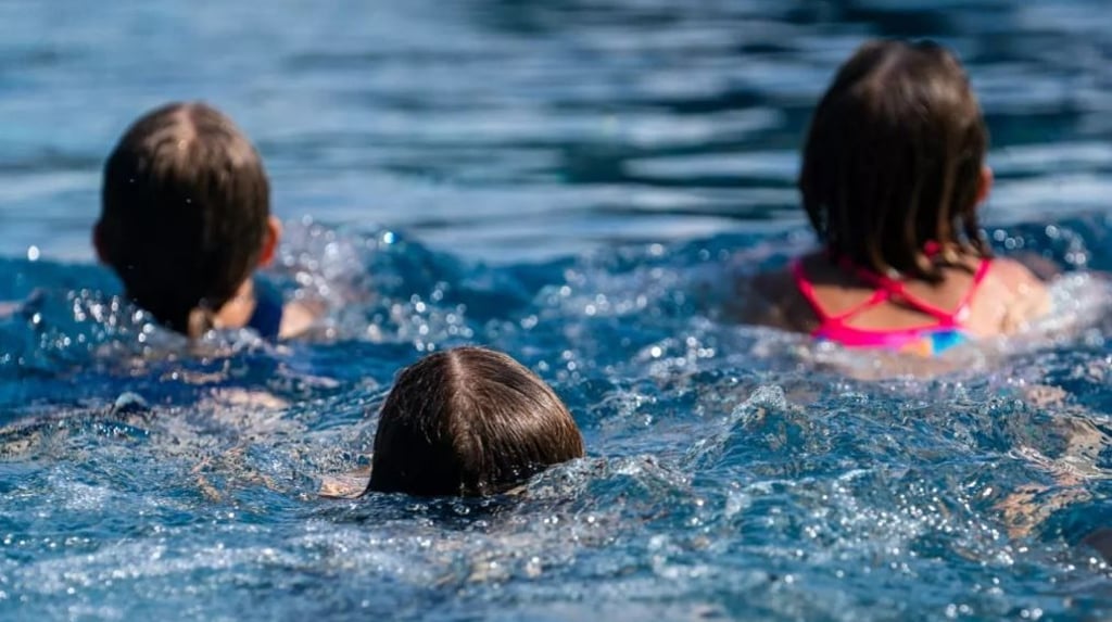 Ein Bademeister aus einem Schwimmbad in Anhalt-Bitterfeld muss wegen sexuellen Missbrauchs hinter Gitter.