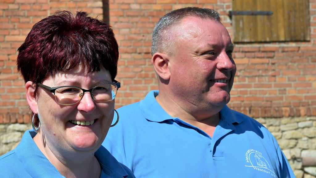 Mike und Doreen Beyer engagieren sich ehrenamtlich im Vorstand des Heimatvereins Westdorf.