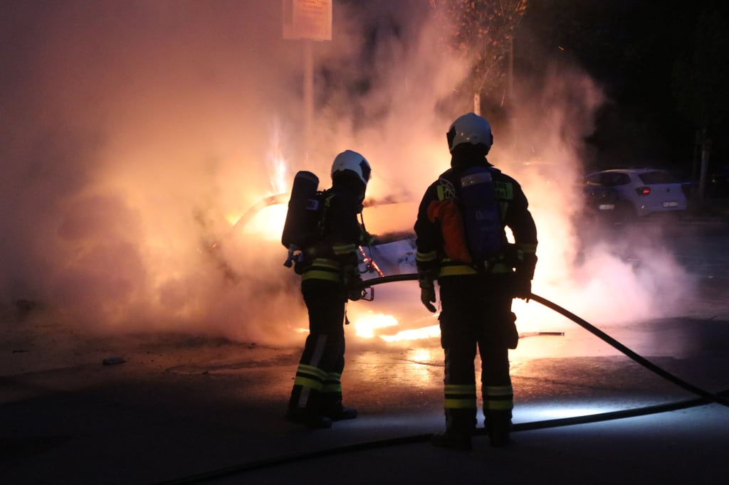 Das Auto brannte vollständig aus.